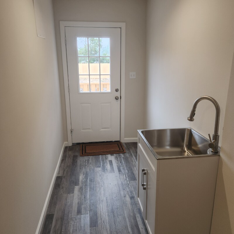 Building Photo - 143 Hoover Dr