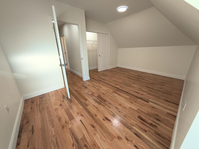 Building Photo - 386 Union Ave