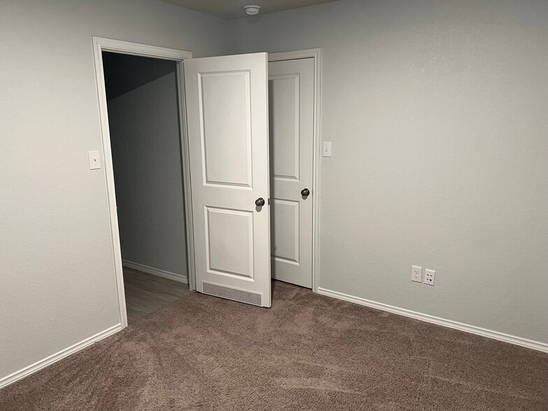 backroom has closet - 9726 Mill Dam