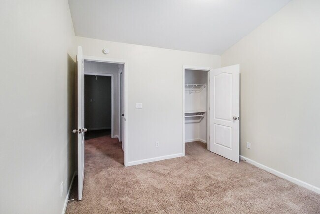 Building Photo - 6593 Silk Tree Pointe