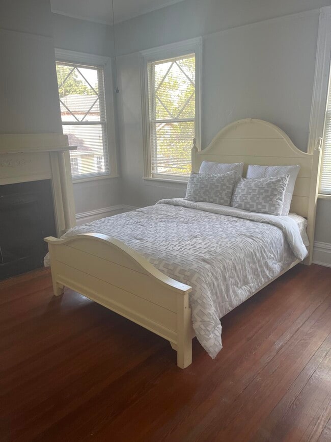 Building Photo - 2224 Queens Wy