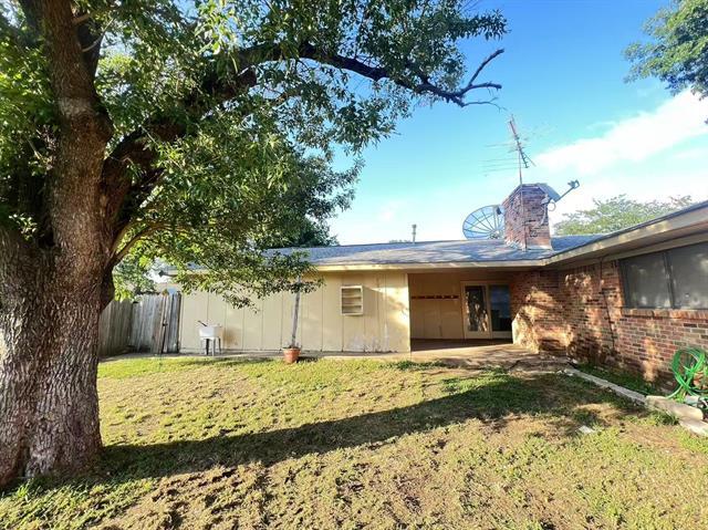 Building Photo - 1105 Spring Lake Dr
