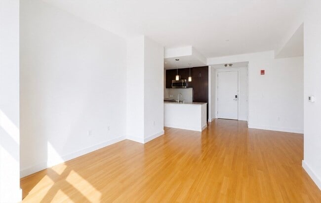 Building Photo - 400 Stuart St