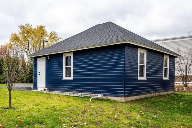 Building Photo - 815 Central Ave