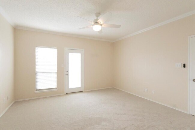 Building Photo - 921 Marine Dr
