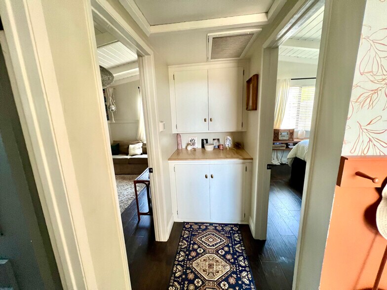 Building Photo - 726 Beall St