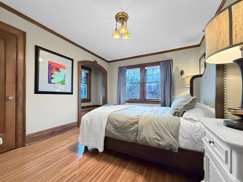 Building Photo - 410 Wellington Ave