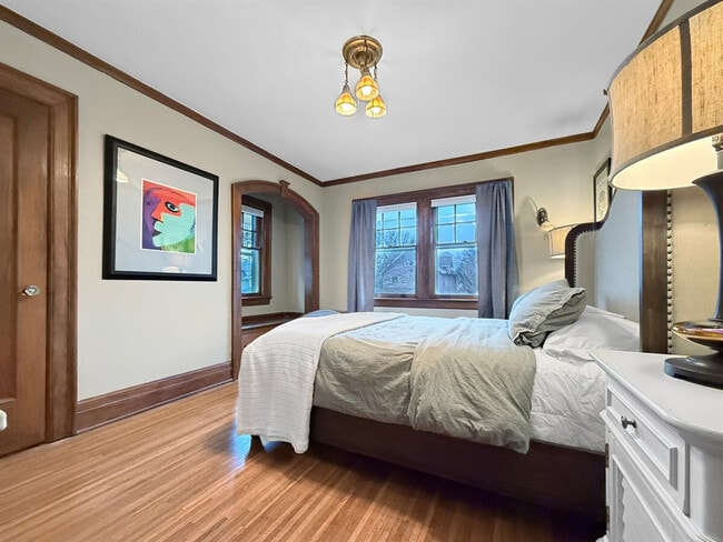 Building Photo - 410 Wellington Ave