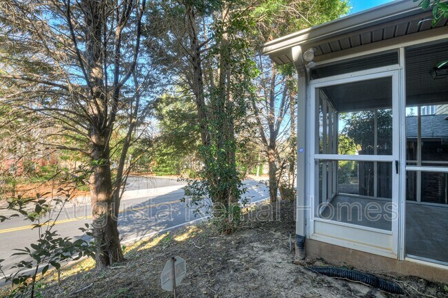 Building Photo - 200 Kline St