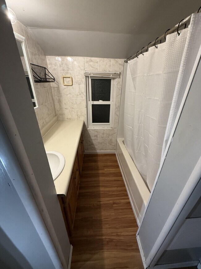 Building Photo - 3-Bedroom Rental Home Just Steps from Downtown! $1650/Month