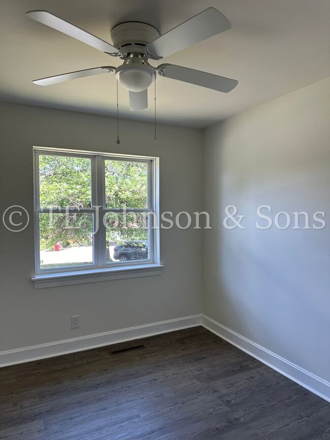 Building Photo - Charming 2-Bedroom Corner Lot Home with Ne...