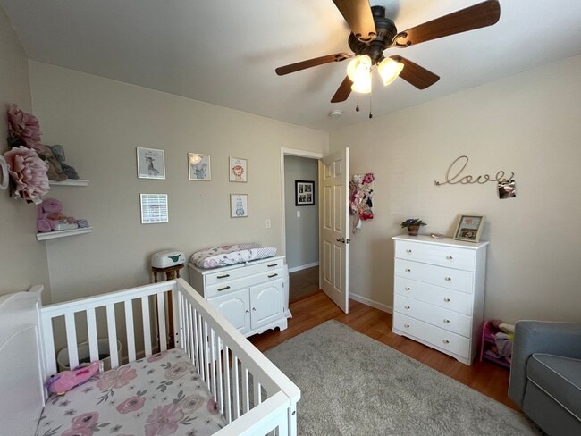 Building Photo - Fall in love with this 4 bedroom/ 2 bathroom single family home!