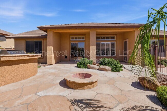 Building Photo - 7017 W Greenbriar Dr
