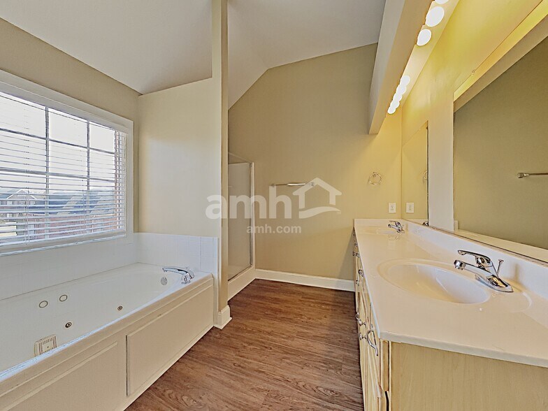 Building Photo - 2710 Marilyn Ct