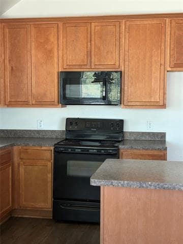 Building Photo - 1104 Saddle Ct