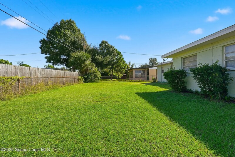 Building Photo - 1208 Willow Ln