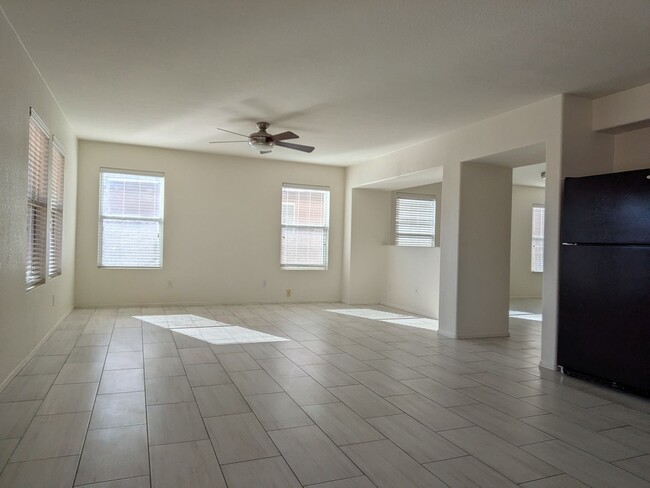 Building Photo - Northwest Beauty 3 Bedroom 3 Bath 2 Car ga...