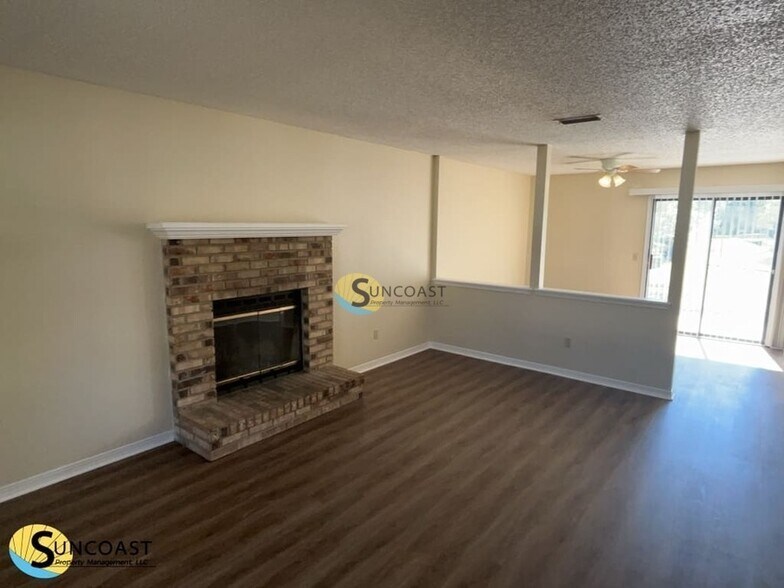 Building Photo - 8702 Bandera Cir S