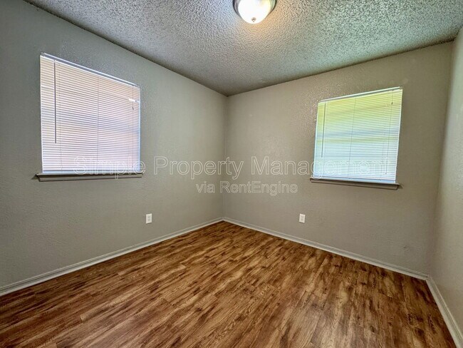 Building Photo - 4717 Creekwood Dr