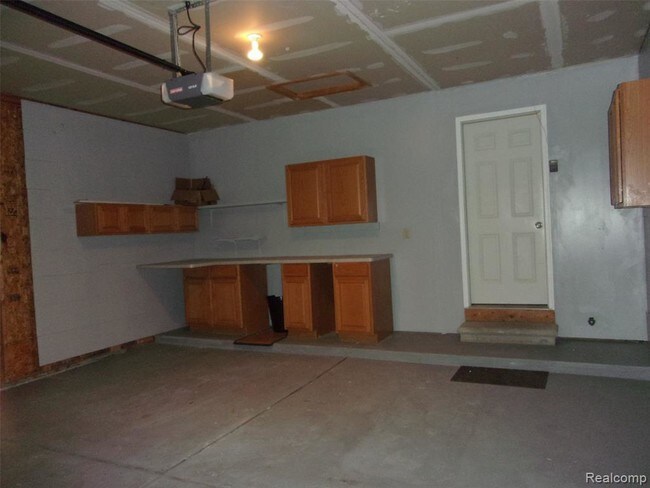 Building Photo - 21749 Lincoln Dr