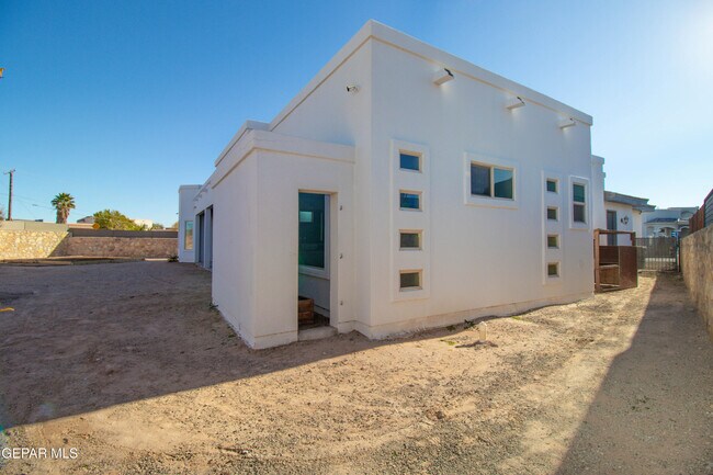 Building Photo - 864 Lemington St