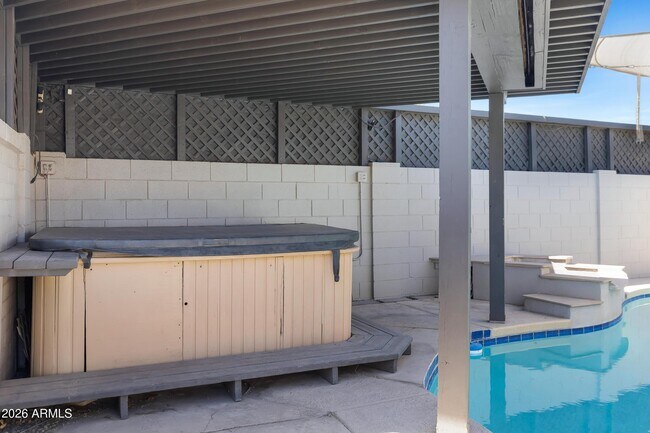 Building Photo - 1627 E Fremont Dr