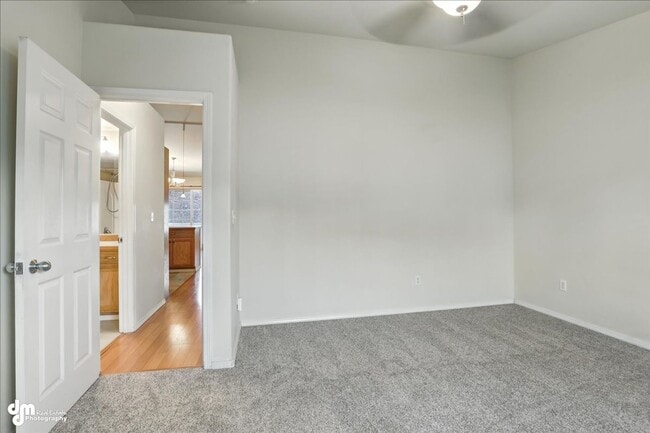 Building Photo - Charming 2BD/2BA Condo!