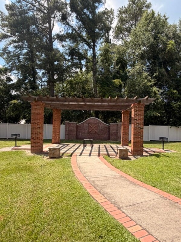 Building Photo - 801 Eastmont Dr