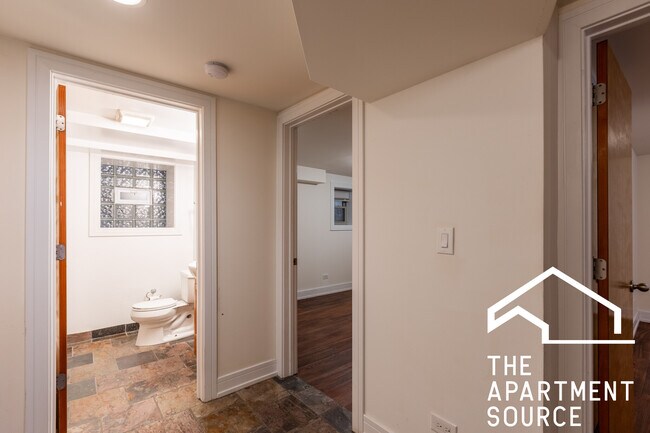 Building Photo - 2835 N Damen Ave