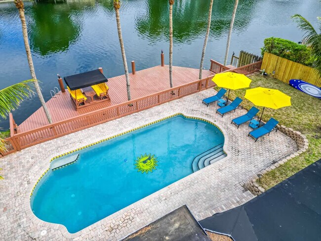 Building Photo - 1712 NE 18th Ave