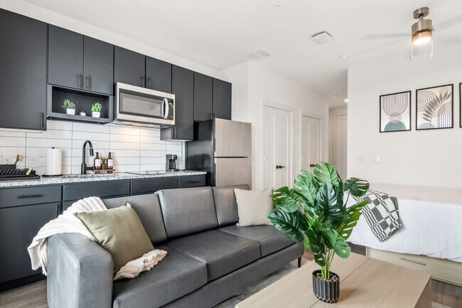 Building Photo - 701 Richmond Ave.