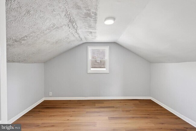 Building Photo - 29 W Elm Ave