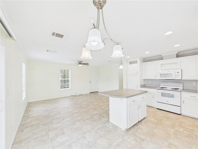 Building Photo - 310 Pineapple St