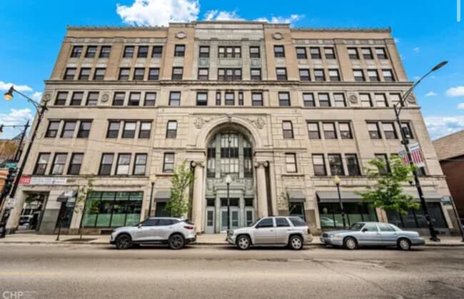 Building Photo - 3150 N Sheffield Ave