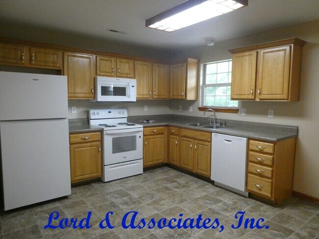 Building Photo - 318 Lois Ln