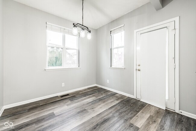 Building Photo - 2525 Central Ave