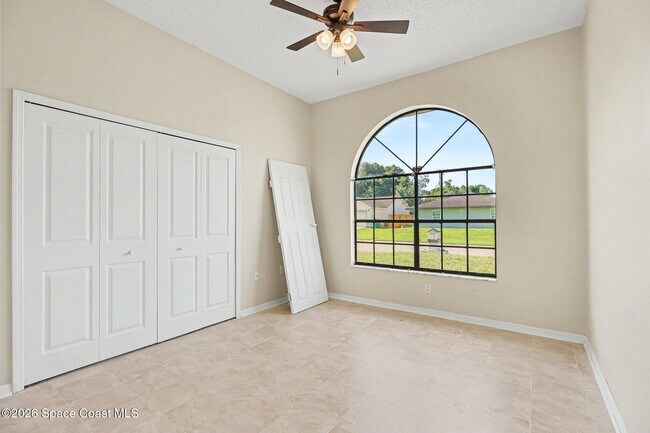 Building Photo - 2088 Sun Valley St
