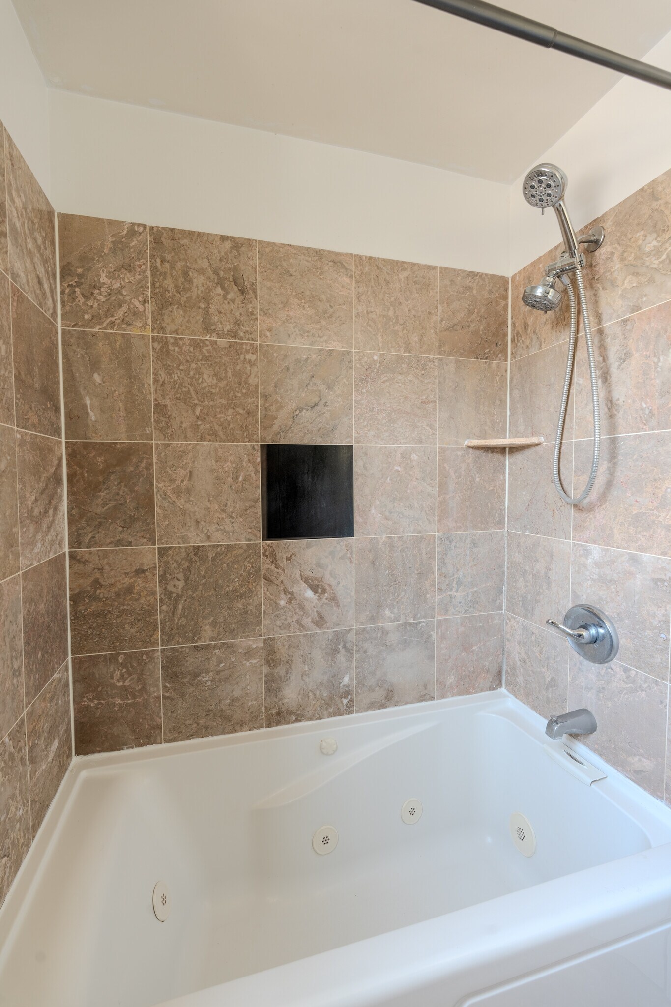 Bathtub w/ Jacuzzi - 315 Evarts St NE
