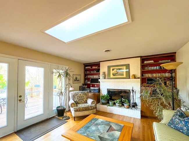 Building Photo - Furnished 3-Bedroom Home Near Darden - UVA