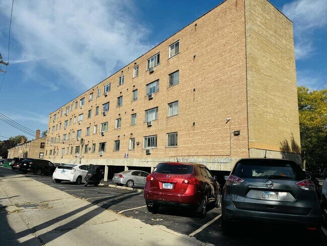 Building Photo - 7320 N Rogers Ave