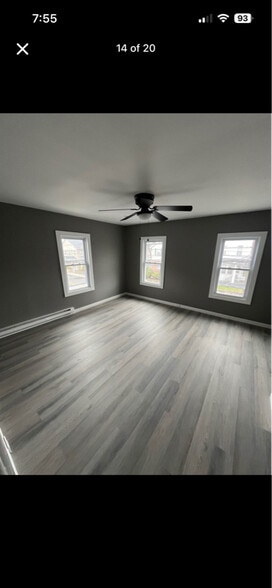 Building Photo - 324 S Main St