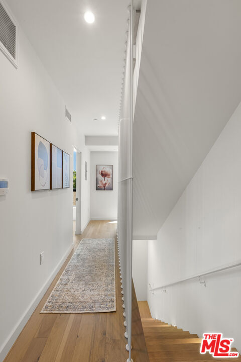 Building Photo - 1411 S Doheny Dr