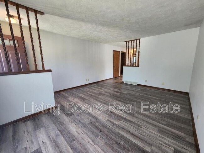 Building Photo - 1710 Eastridge Ave