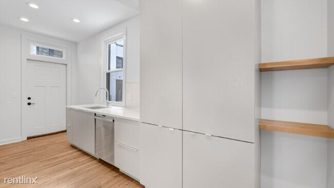 Building Photo - 3 br, 1.5 bath Townhome - 2111 Field H Unit H