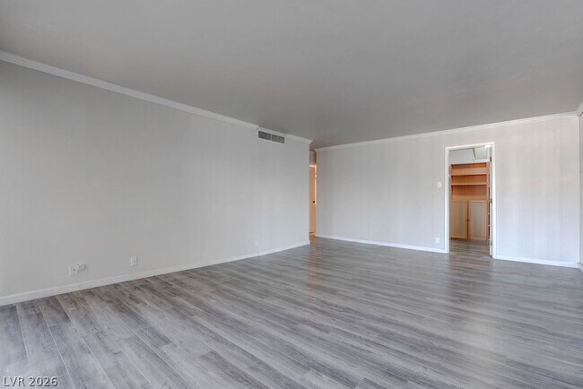 Building Photo - 3111 Bel Air Dr