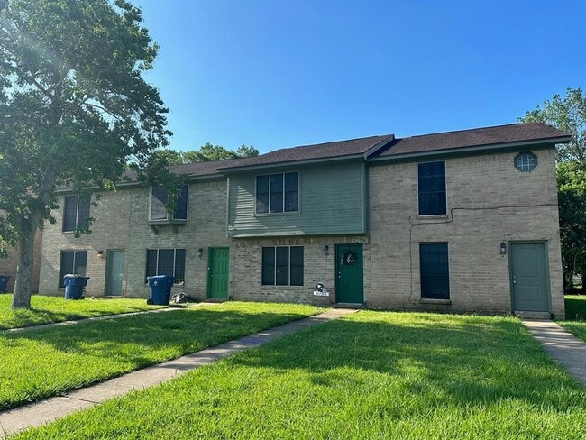 Primary Photo - 300 Rice St