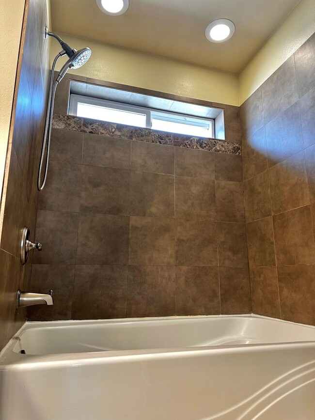 Building Photo - Beautiful, Luminous 2BR | 2.5BA in the Hea...