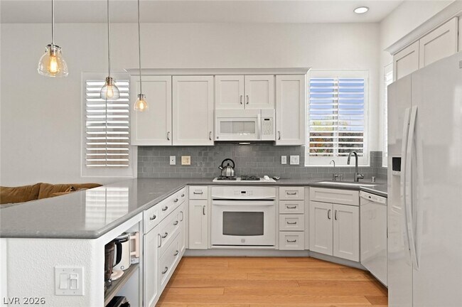 Building Photo - 216 Spring River Ave