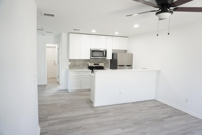 Building Photo - 1181 W 28th St