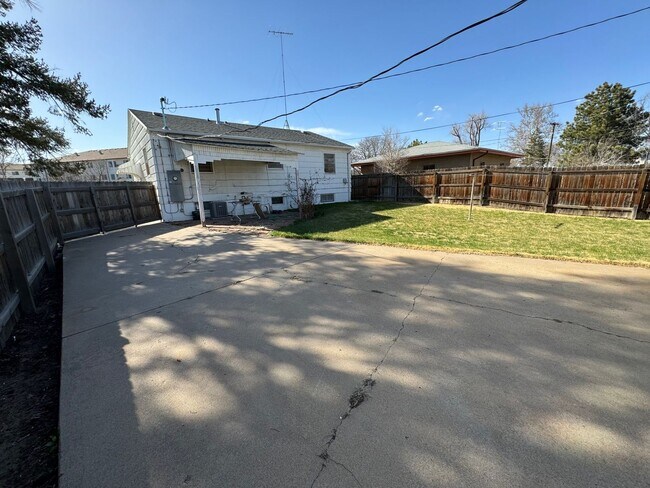 Building Photo - 2308 6th Ave